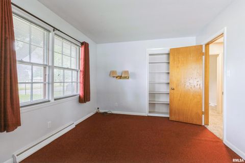 Tiny photo for 1136 BOBETTA Court, Clinton, IA 52732 (MLS # QC4265527)