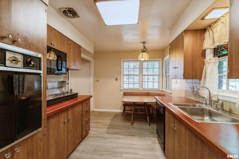 Tiny photo for 1136 BOBETTA Court, Clinton, IA 52732 (MLS # QC4265527)