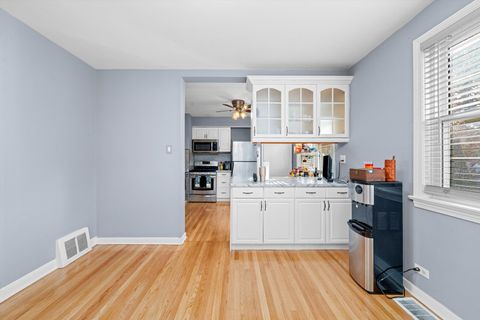 Tiny photo for Westchester, IL 60154 (MLS # 12517036)