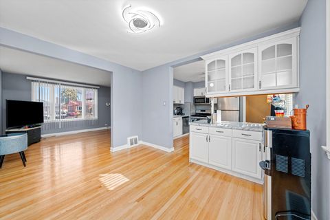 Tiny photo for Westchester, IL 60154 (MLS # 12517036)