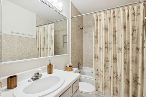 Tiny photo for 717 N Lakeside Drive, Vernon Hills, IL 60061 (MLS # 12488970)