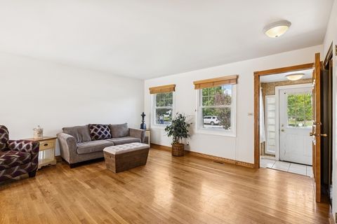 Tiny photo for 717 N Lakeside Drive, Vernon Hills, IL 60061 (MLS # 12488970)