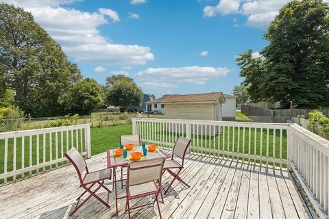 Tiny photo for 717 N Lakeside Drive, Vernon Hills, IL 60061 (MLS # 12488970)