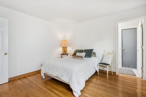 Tiny photo for 717 N Lakeside Drive, Vernon Hills, IL 60061 (MLS # 12488970)