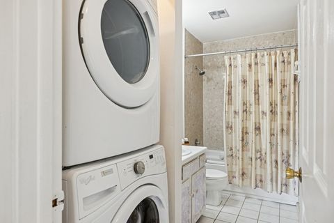 Tiny photo for 717 N Lakeside Drive, Vernon Hills, IL 60061 (MLS # 12488970)