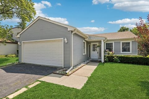Photo of 717 N Lakeside Drive, Vernon Hills, IL 60061 (MLS # 12488970)