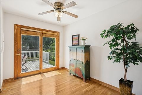 Tiny photo for 717 N Lakeside Drive, Vernon Hills, IL 60061 (MLS # 12488970)