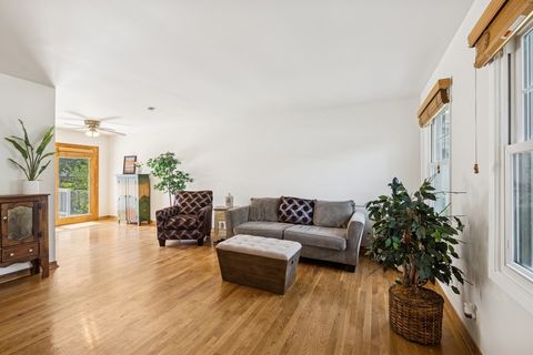 Tiny photo for 717 N Lakeside Drive, Vernon Hills, IL 60061 (MLS # 12488970)