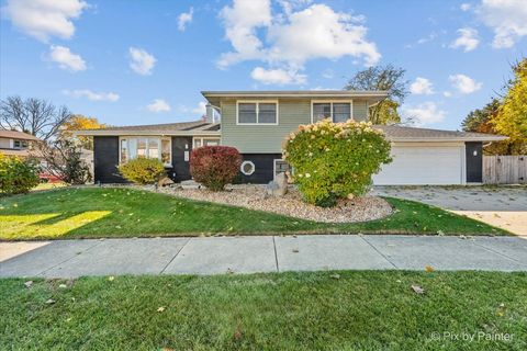 Photo of 504 Flint Trail, Carol Stream, IL 60188 (MLS # 12514402)