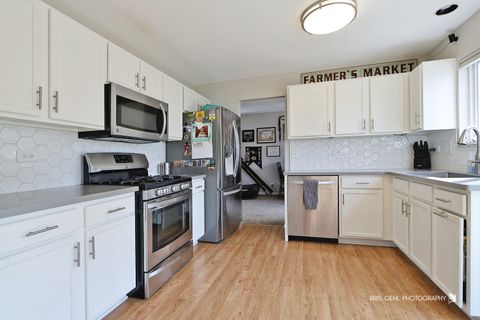 Tiny photo for 249 Jasmine Circle, Lindenhurst, IL 60046 (MLS # 12469463)