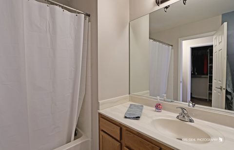 Tiny photo for 249 Jasmine Circle, Lindenhurst, IL 60046 (MLS # 12469463)