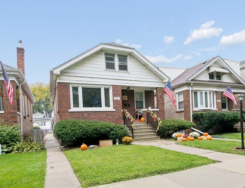 Tiny photo for 3814 Madison Avenue, Brookfield, IL 60513 (MLS # 12773140)