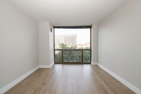 Tiny photo for 4343 N Clarendon Avenue #513, Chicago, IL 60613 (MLS # 12304389)