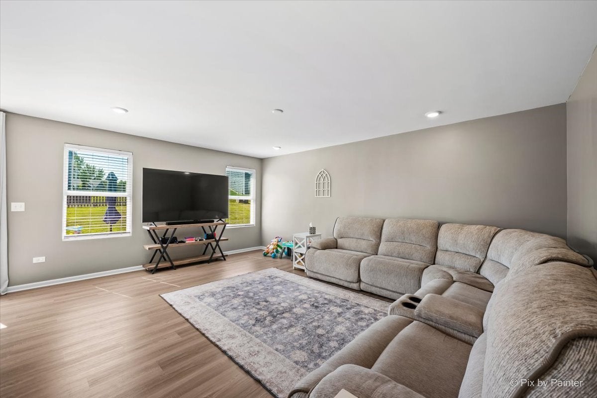 635 Cloverleaf Drive