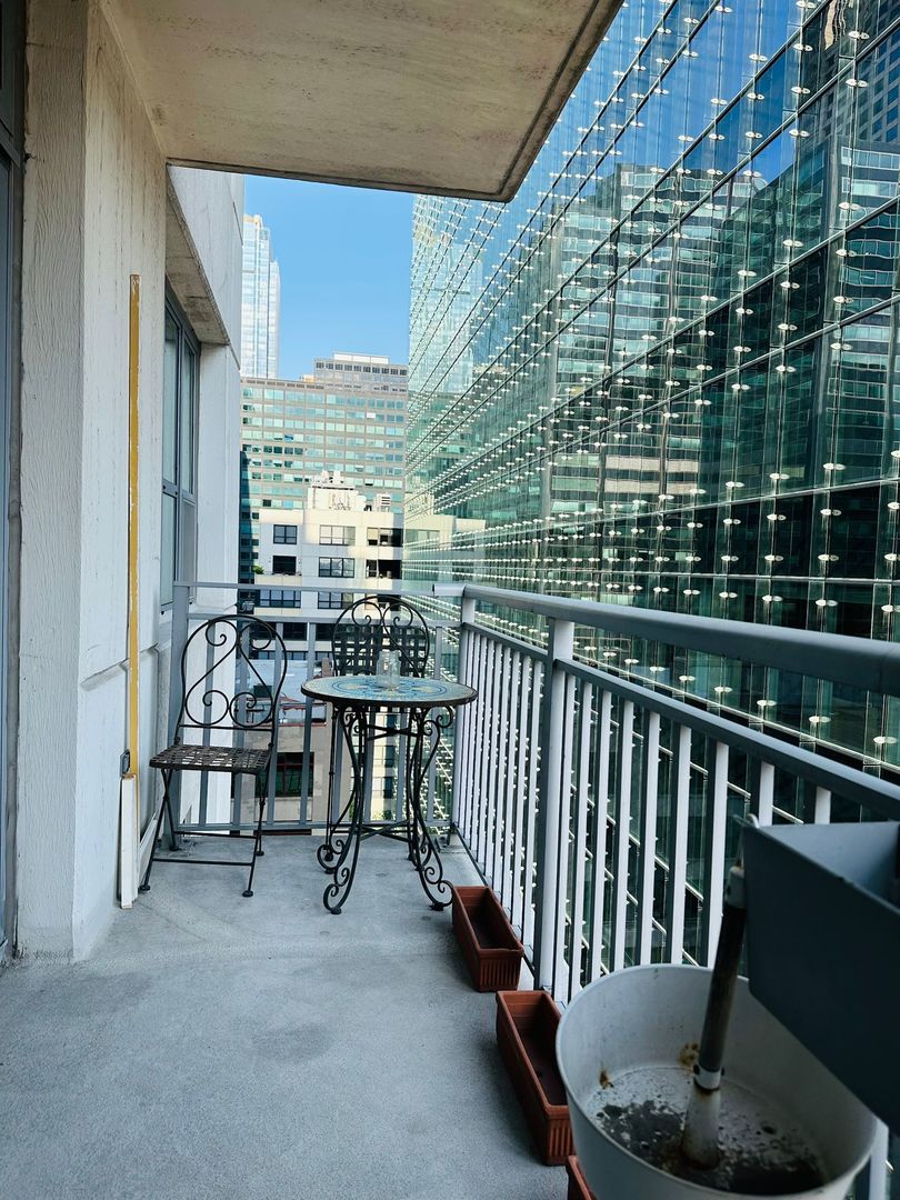 125 S Jefferson Street 1207