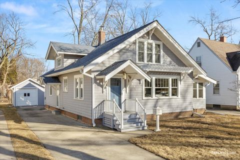 Photo of 220 S Calumet Avenue, Aurora, IL 60506 (MLS # 12583252)