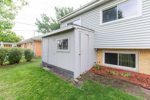 Tiny photo for 435 E Park Avenue, Elmhurst, IL 60126 (MLS # 12491505)
