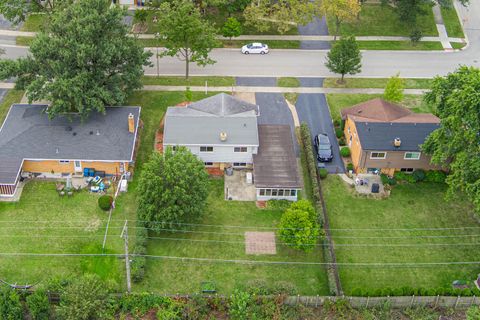 Tiny photo for 435 E Park Avenue, Elmhurst, IL 60126 (MLS # 12491505)