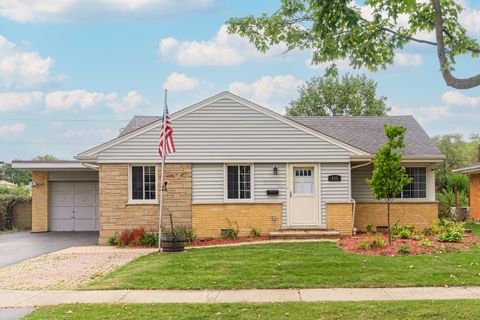 Tiny photo for 435 E Park Avenue, Elmhurst, IL 60126 (MLS # 12491505)