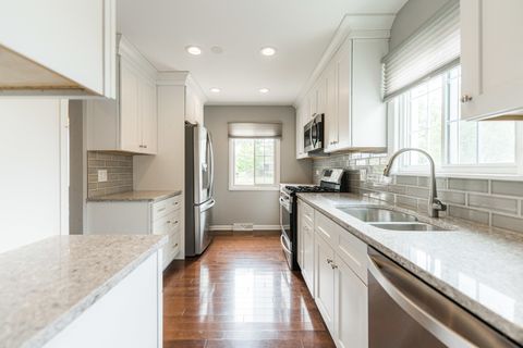 Tiny photo for 435 E Park Avenue, Elmhurst, IL 60126 (MLS # 12491505)
