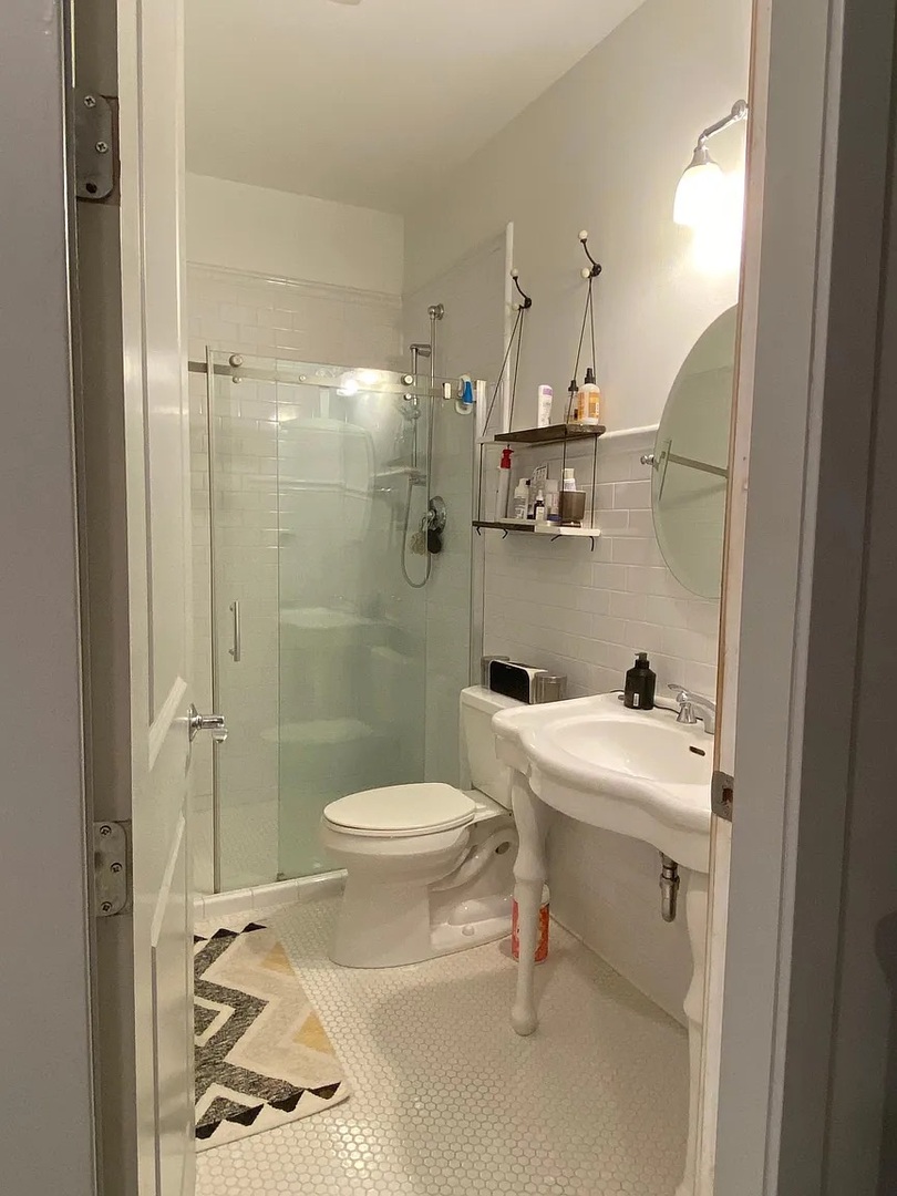 2157 W Adams Street 1