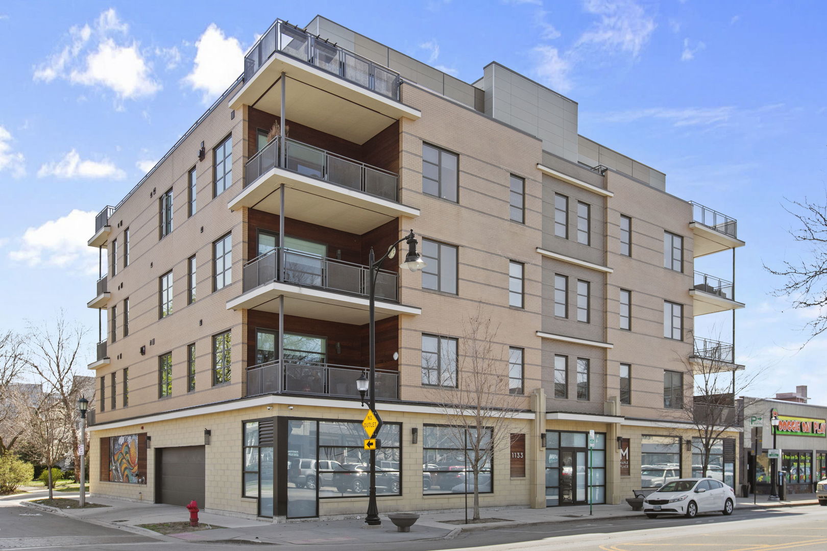1133 CHICAGO Avenue 4E