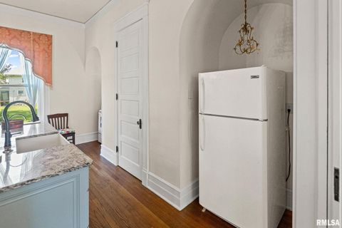 Tiny photo for 404 W BROADWAY Street, Centralia, IL 62801 (MLS # EB458890)