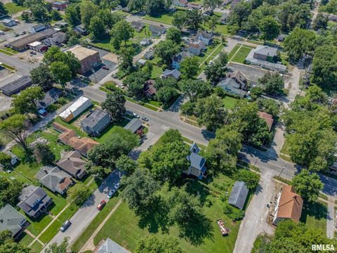 Tiny photo for 404 W BROADWAY Street, Centralia, IL 62801 (MLS # EB458890)