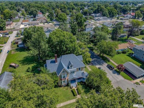 Tiny photo for 404 W BROADWAY Street, Centralia, IL 62801 (MLS # EB458890)