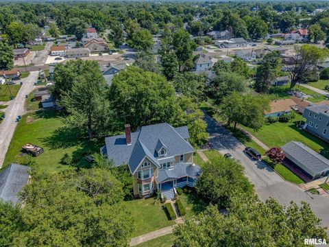 Tiny photo for 404 W BROADWAY Street, Centralia, IL 62801 (MLS # EB458890)