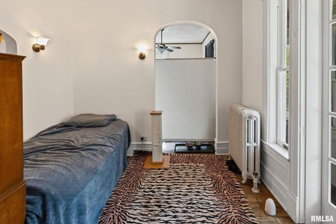 Tiny photo for 404 W BROADWAY Street, Centralia, IL 62801 (MLS # EB458890)