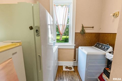 Tiny photo for 404 W BROADWAY Street, Centralia, IL 62801 (MLS # EB458890)