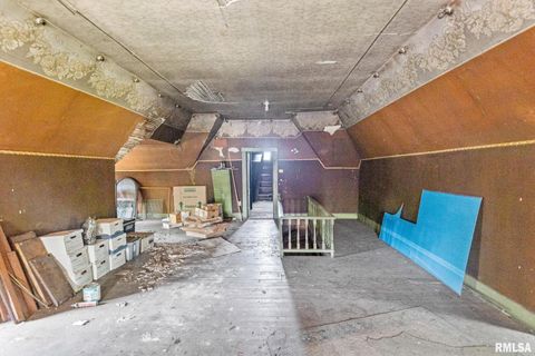 Tiny photo for 404 W BROADWAY Street, Centralia, IL 62801 (MLS # EB458890)