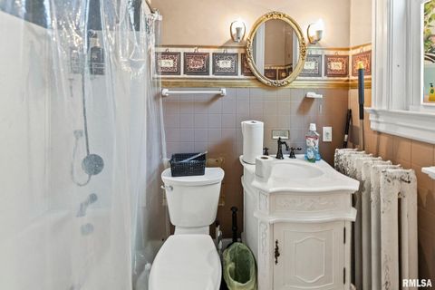 Tiny photo for 404 W BROADWAY Street, Centralia, IL 62801 (MLS # EB458890)