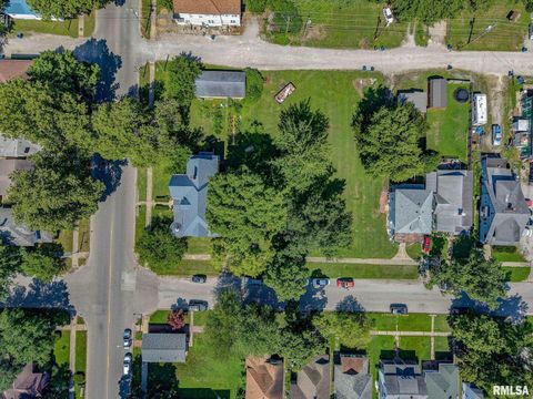 Tiny photo for 404 W BROADWAY Street, Centralia, IL 62801 (MLS # EB458890)