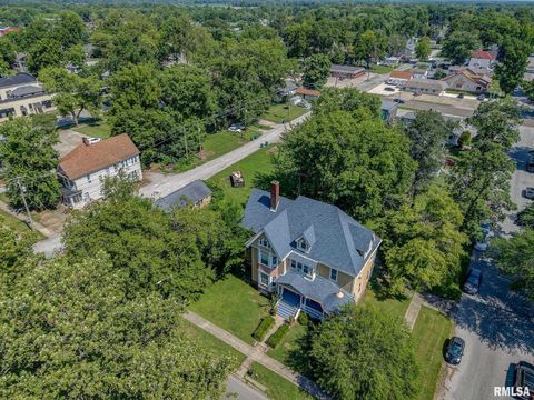 Tiny photo for 404 W BROADWAY Street, Centralia, IL 62801 (MLS # EB458890)