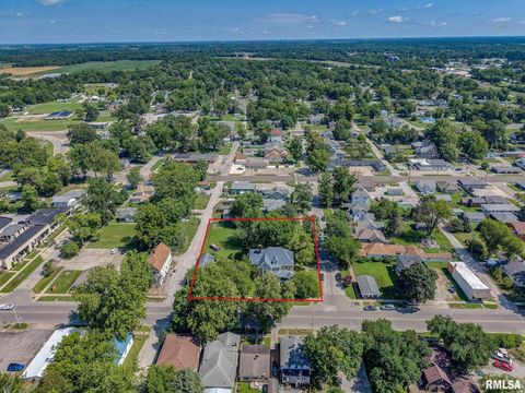 Tiny photo for 404 W BROADWAY Street, Centralia, IL 62801 (MLS # EB458890)