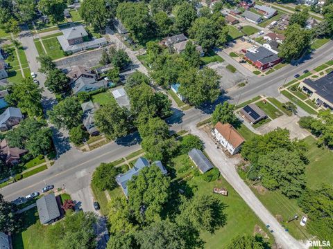 Tiny photo for 404 W BROADWAY Street, Centralia, IL 62801 (MLS # EB458890)