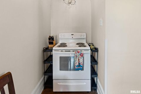 Tiny photo for 404 W BROADWAY Street, Centralia, IL 62801 (MLS # EB458890)