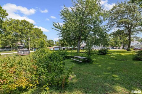 Tiny photo for 404 W BROADWAY Street, Centralia, IL 62801 (MLS # EB458890)