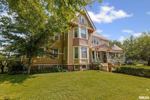 Tiny photo for 404 W BROADWAY Street, Centralia, IL 62801 (MLS # EB458890)