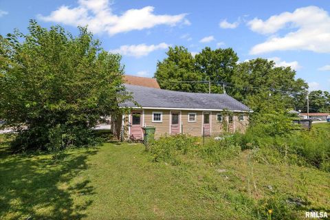 Tiny photo for 404 W BROADWAY Street, Centralia, IL 62801 (MLS # EB458890)