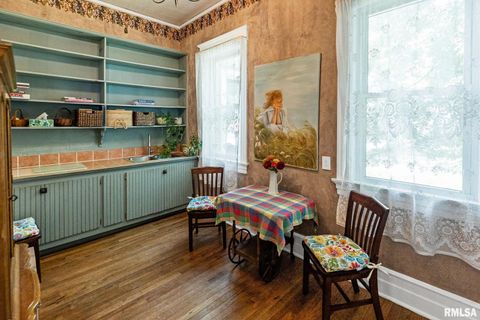 Tiny photo for 404 W BROADWAY Street, Centralia, IL 62801 (MLS # EB458890)