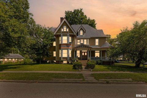 Tiny photo for 404 W BROADWAY Street, Centralia, IL 62801 (MLS # EB458890)