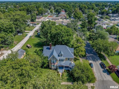 Tiny photo for 404 W BROADWAY Street, Centralia, IL 62801 (MLS # EB458890)