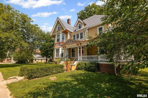 Tiny photo for 404 W BROADWAY Street, Centralia, IL 62801 (MLS # EB458890)