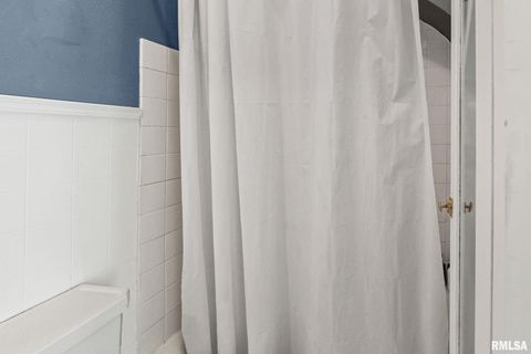 Tiny photo for 404 W BROADWAY Street, Centralia, IL 62801 (MLS # EB458890)