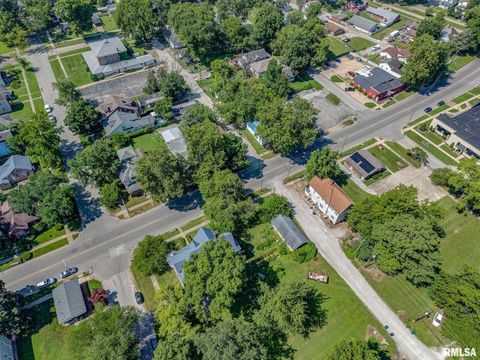 Tiny photo for 404 W BROADWAY Street, Centralia, IL 62801 (MLS # EB458890)