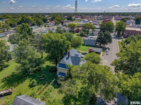 Tiny photo for 404 W BROADWAY Street, Centralia, IL 62801 (MLS # EB458890)