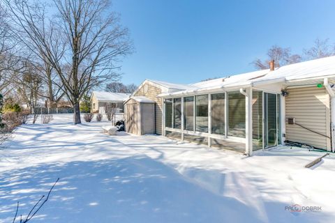 Tiny photo for 915 Plum Grove Circle, Buffalo Grove, IL 60089 (MLS # 12550059)